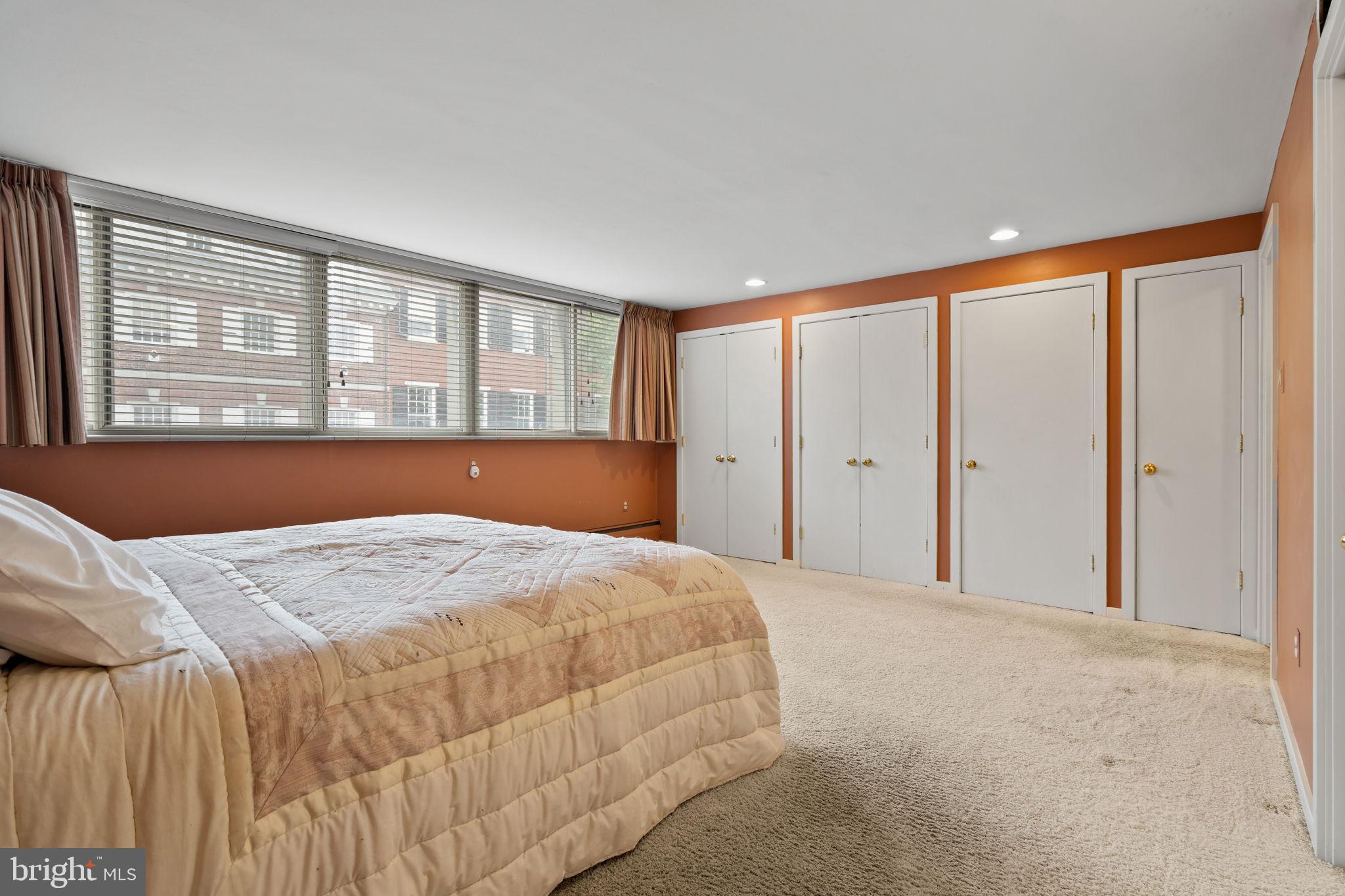 245 South 3rd Street Philadelphia, PA 19106 - Photo 36 of 63 a bedroom with a large bed and a window