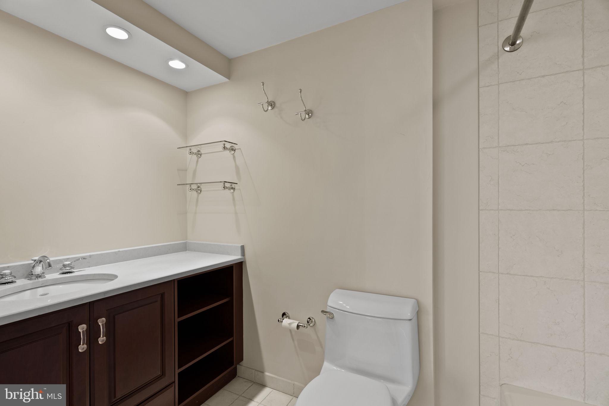 245 South 3rd Street Philadelphia, PA 19106 - Photo 44 of 63 a bathroom with a toilet a sink and mirror