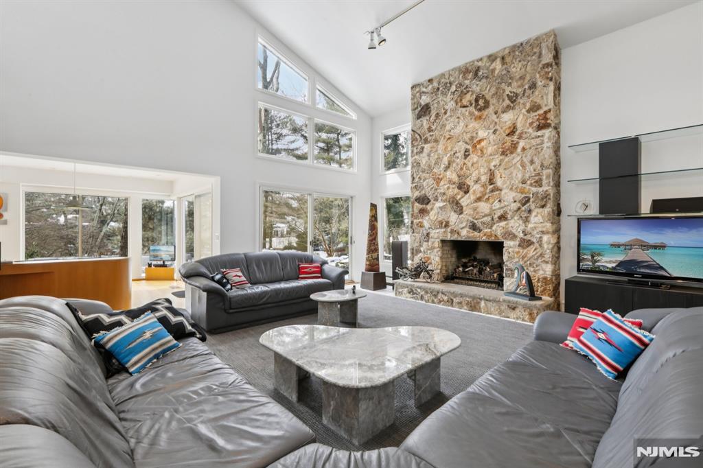 47 Hopper Farm Road Upper Saddle River, NJ 07458 - Photo 11 of 50