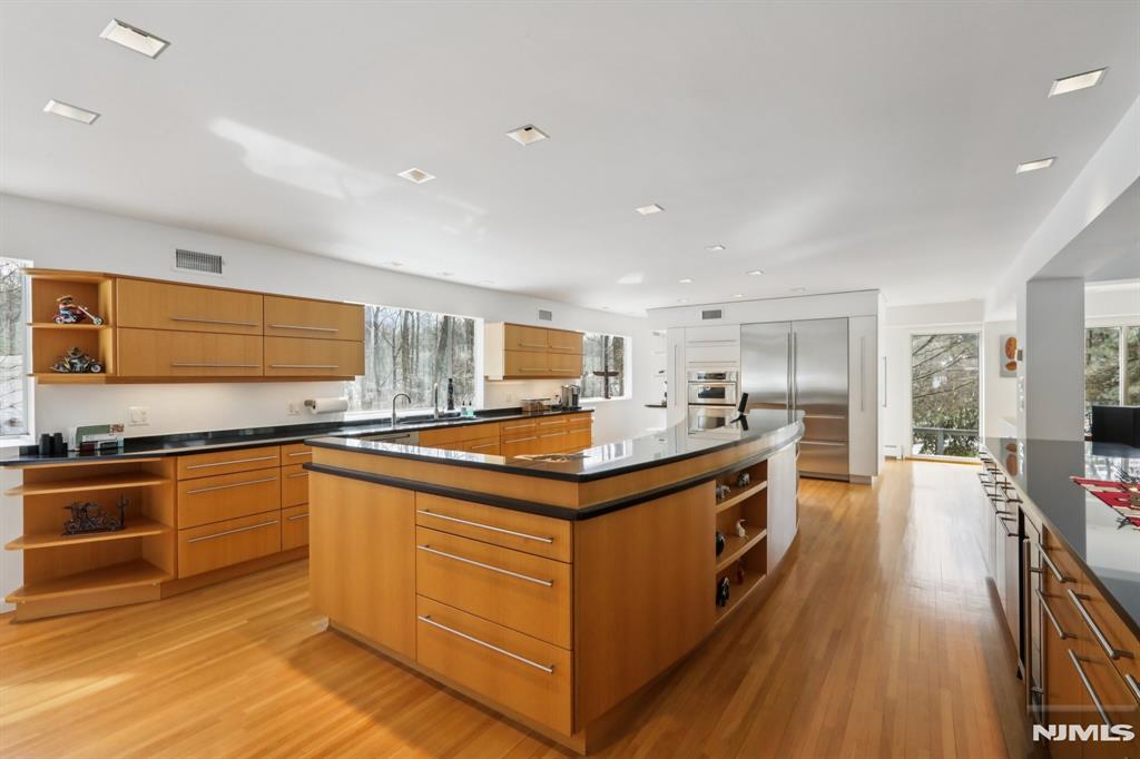 47 Hopper Farm Road Upper Saddle River, NJ 07458 - Photo 15 of 50