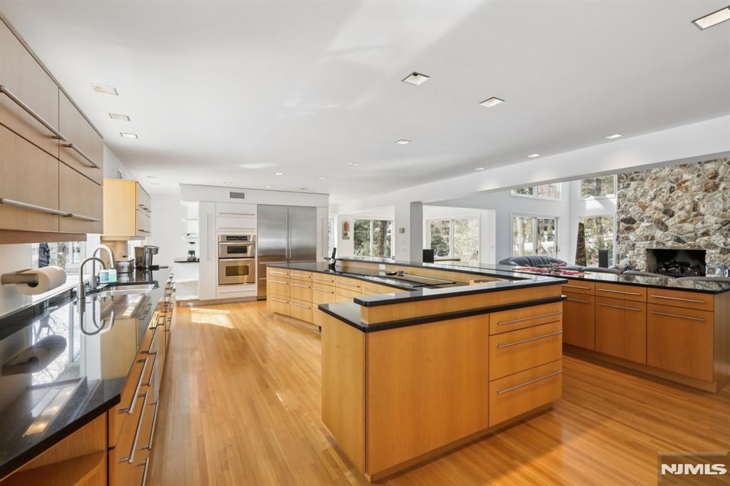 47 Hopper Farm Road Upper Saddle River, NJ 07458 - Photo 16 of 50