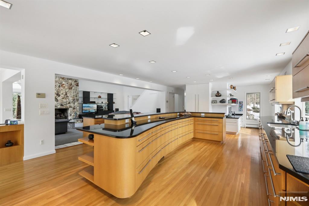 47 Hopper Farm Road Upper Saddle River, NJ 07458 - Photo 17 of 50