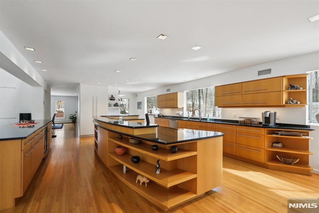 47 Hopper Farm Road Upper Saddle River, NJ 07458 - Photo 18 of 50