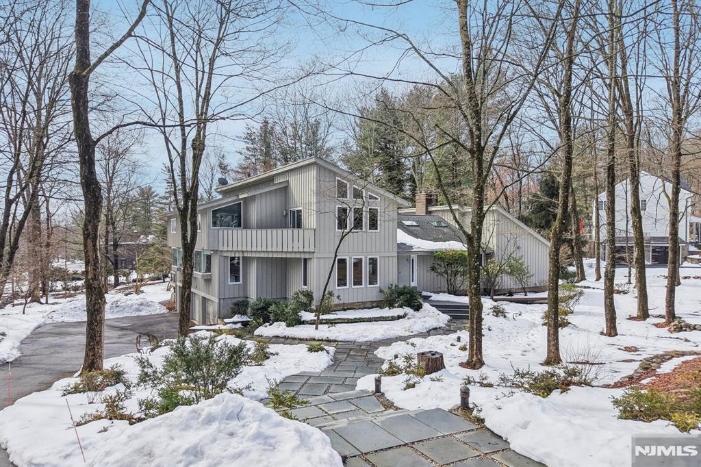 47 Hopper Farm Road Upper Saddle River, NJ 07458 - Photo 2 of 50