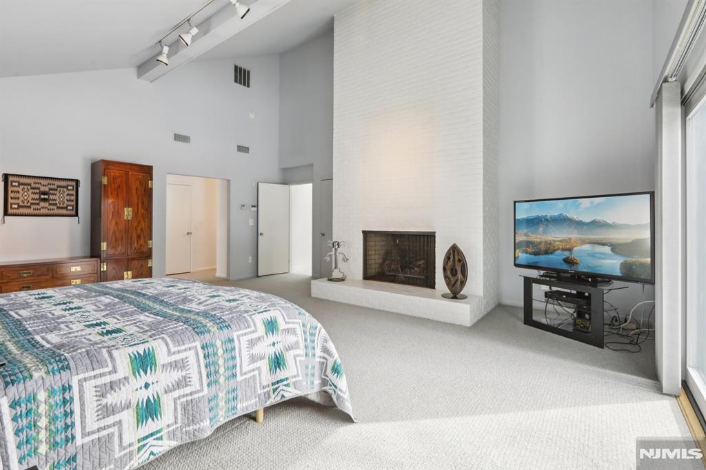 47 Hopper Farm Road Upper Saddle River, NJ 07458 - Photo 23 of 50