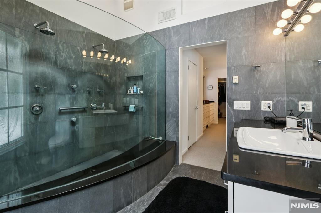 47 Hopper Farm Road Upper Saddle River, NJ 07458 - Photo 27 of 50