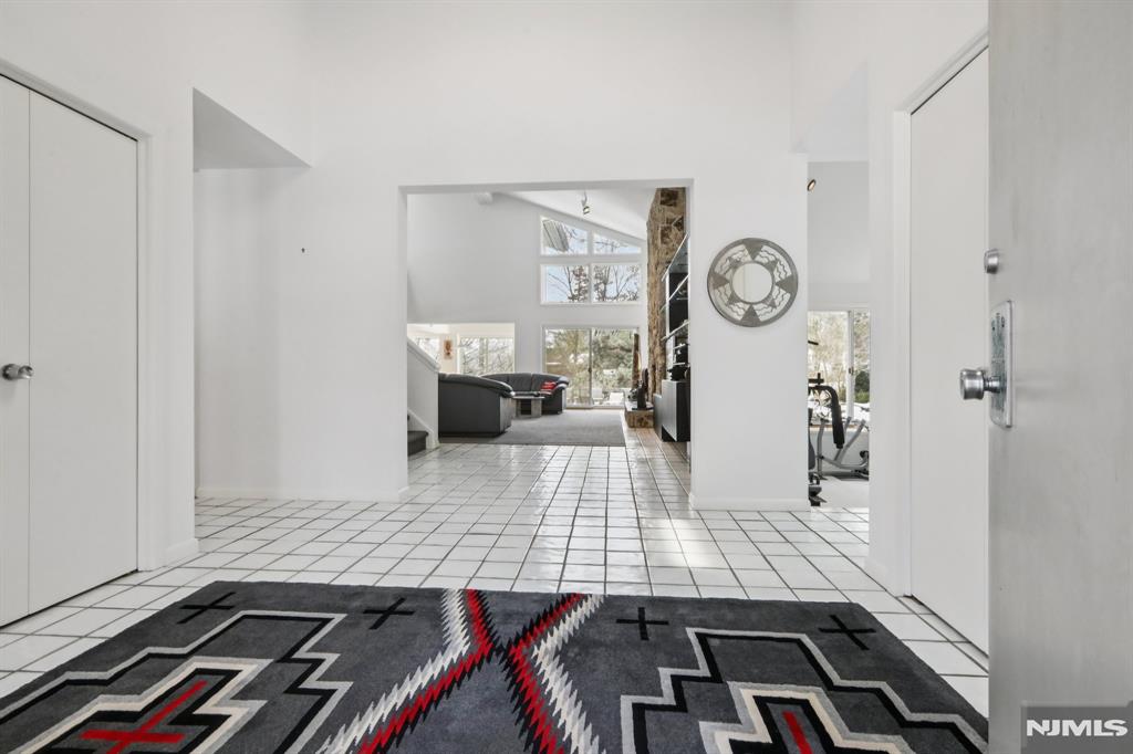 47 Hopper Farm Road Upper Saddle River, NJ 07458 - Photo 7 of 50