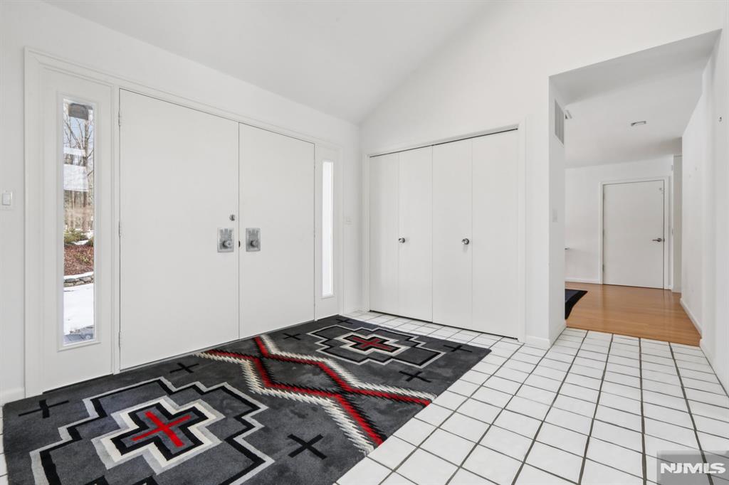 47 Hopper Farm Road Upper Saddle River, NJ 07458 - Photo 8 of 50