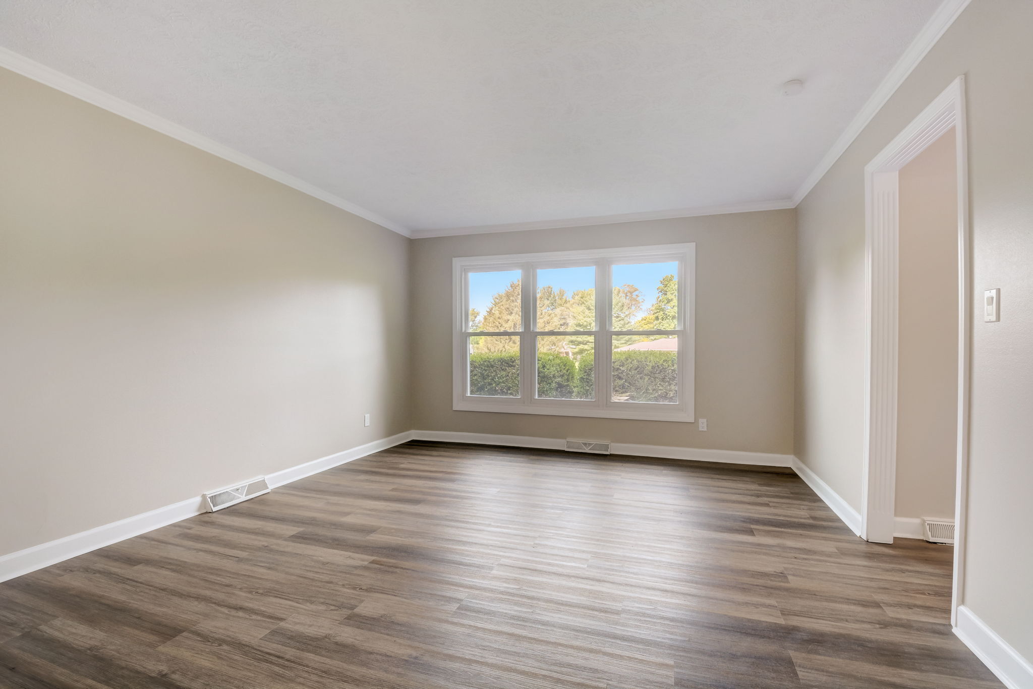 1935 Sandhill Road Indianapolis, IN 46217 - Photo 3 of 16 Gallery Image 3