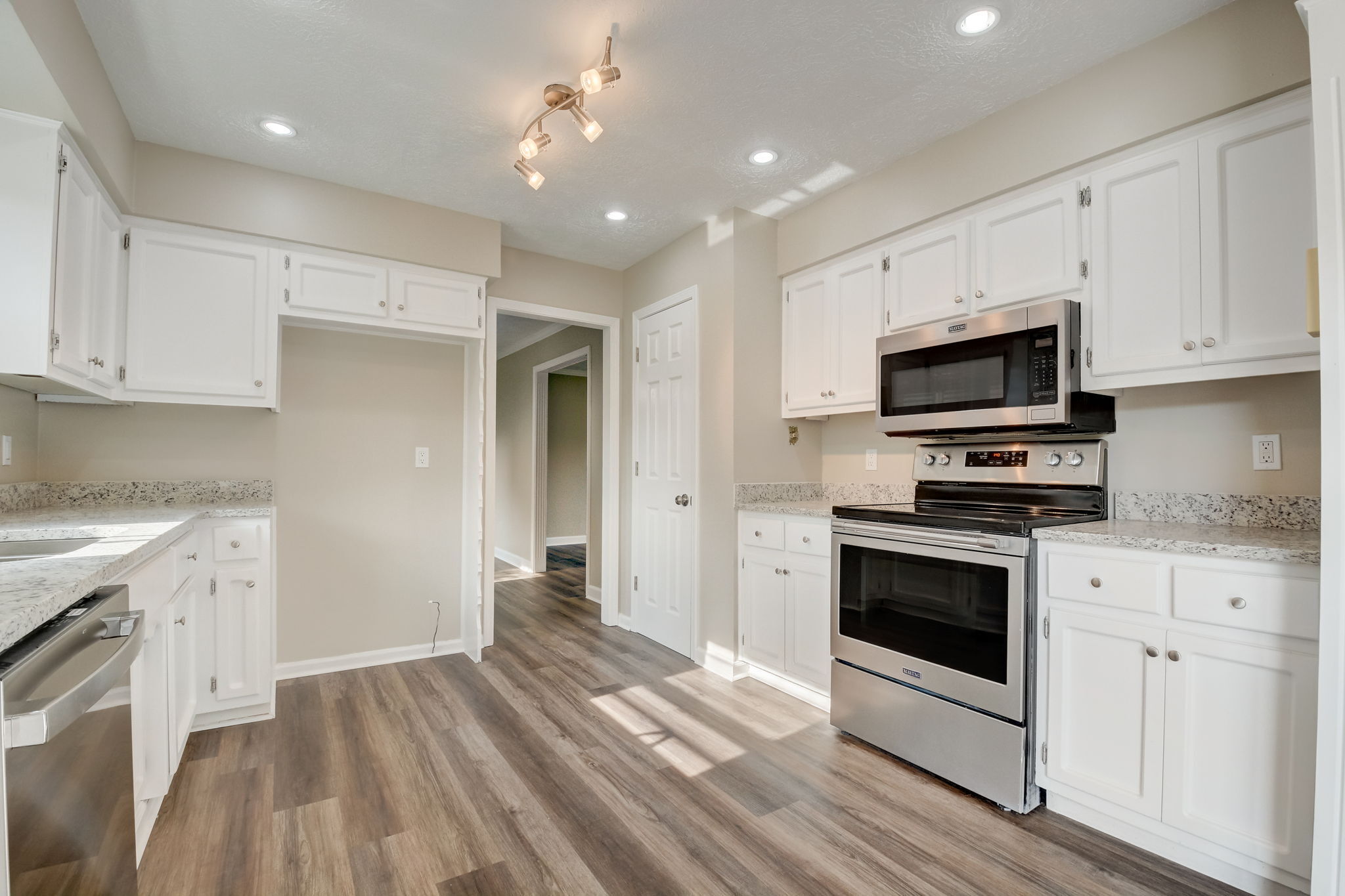 1935 Sandhill Road Indianapolis, IN 46217 - Photo 7 of 16 Gallery Image 7
