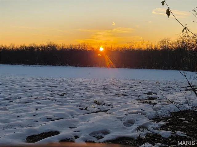 $625,000 | Undisclosed Address, St. Jacob, IL 62281