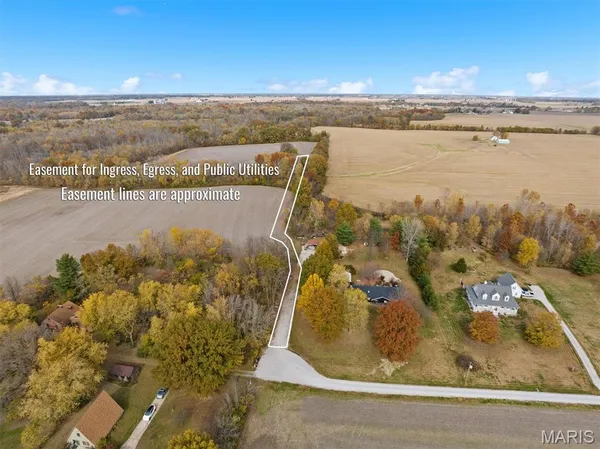 $625,000 | Undisclosed Address, St. Jacob, IL 62281