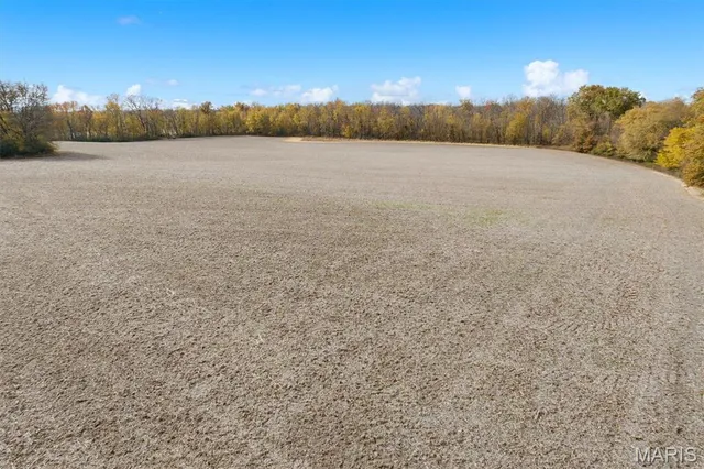 $625,000 | Undisclosed Address, St. Jacob, IL 62281