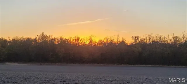 $625,000 | Undisclosed Address, St. Jacob, IL 62281