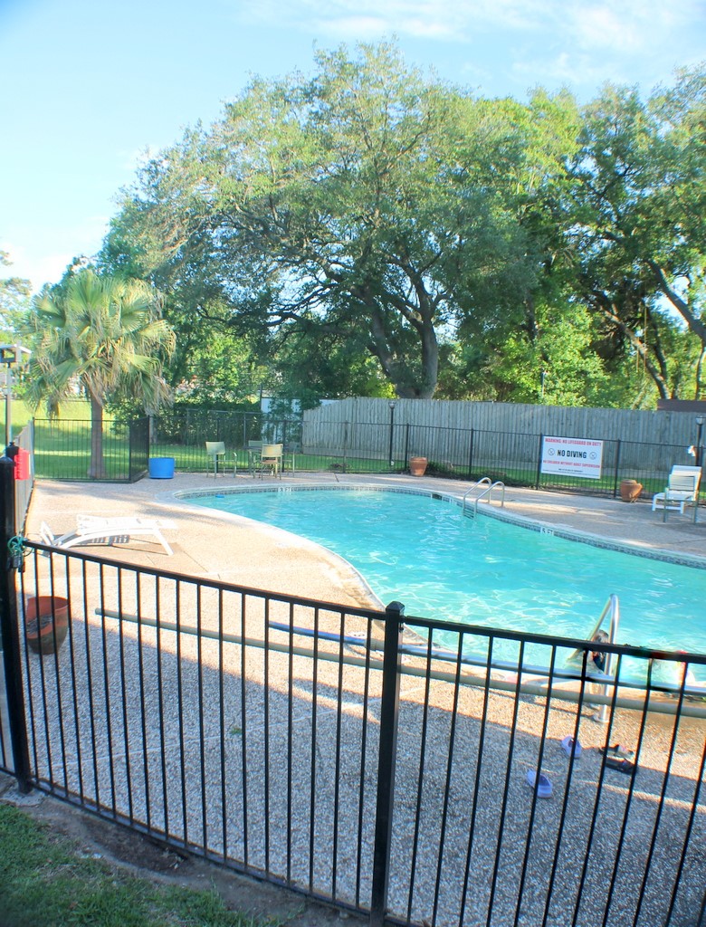 5100 Allendale Road, Unit 207 Houston, TX 77017 - Photo 34 of 34 COMMUNITY POOL
