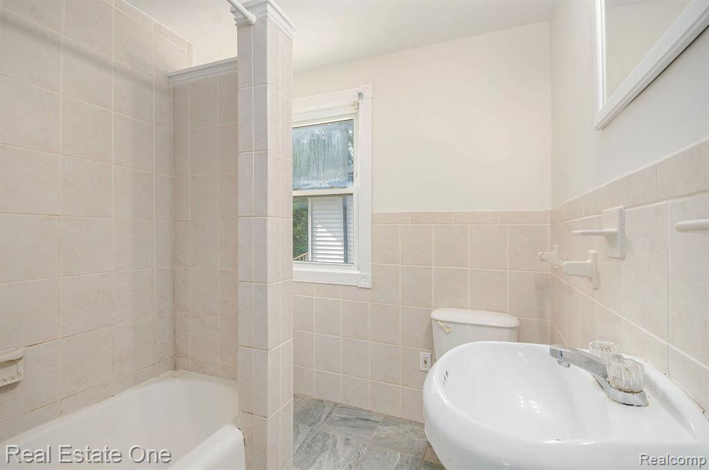 24924 Tuscany Avenue Eastpointe, MI 48021 - Photo 13 of 17