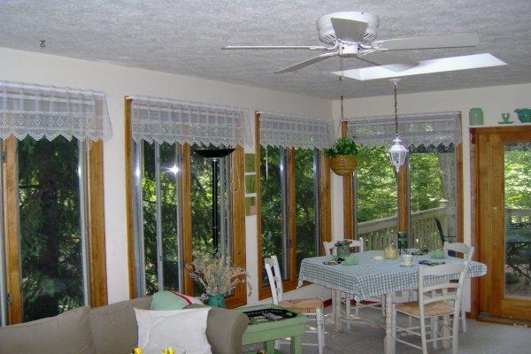 605 Bond Street Bushkill, PA 18324 - Photo 13 of 16 3 Seasons Room