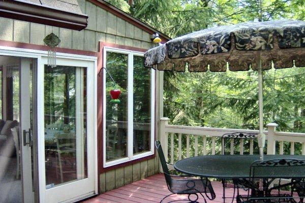 605 Bond Street Bushkill, PA 18324 - Photo 15 of 16 Deck