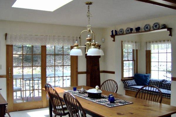605 Bond Street Bushkill, PA 18324 - Photo 7 of 16 Dining Room & Window Seat