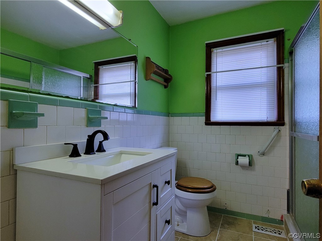 7529 Wilton Road Henrico, VA 23231 - Photo 17 of 31 a bathroom with a toilet sink and mirror