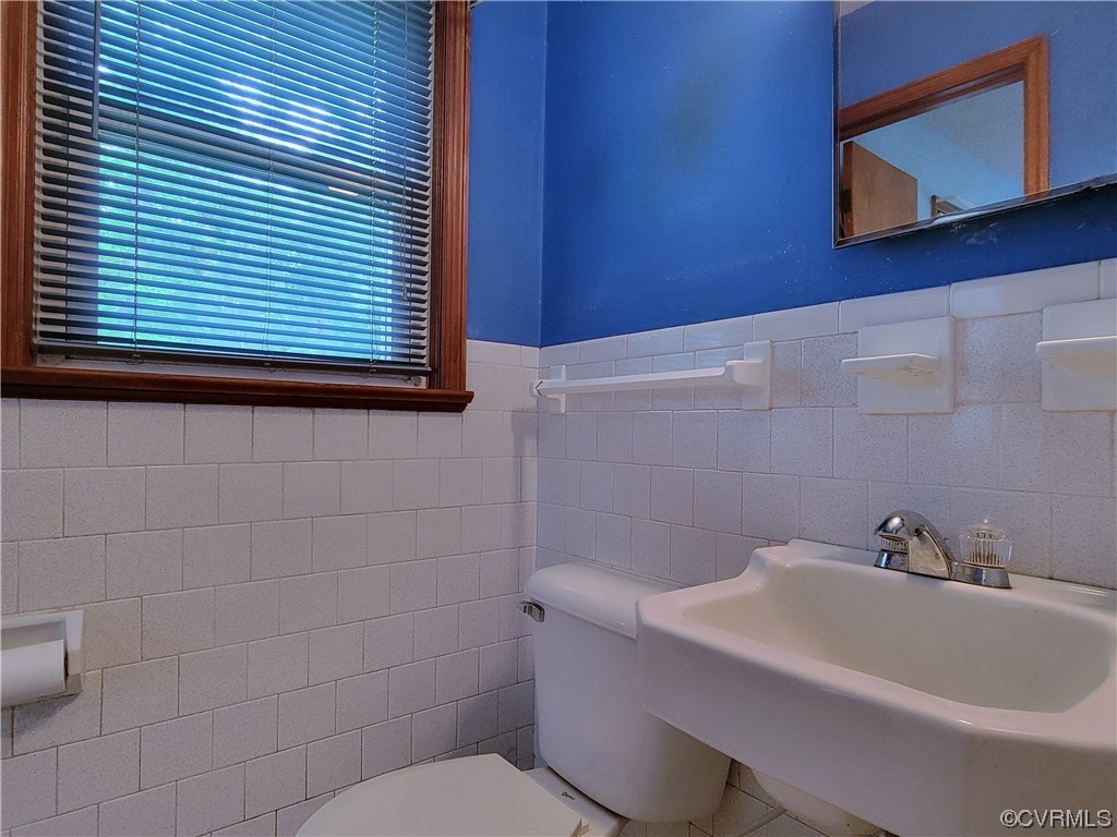 7529 Wilton Road Henrico, VA 23231 - Photo 20 of 31 a bathroom with a sink and a mirror