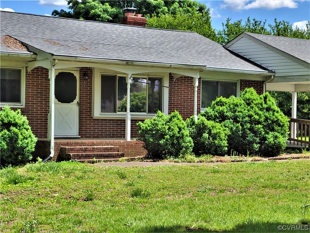 7529 Wilton Road Henrico, VA 23231 - Photo 22 of 31 a front view of a house with garden
