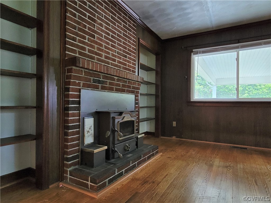 7529 Wilton Road Henrico, VA 23231 - Photo 5 of 31 a room with wooden floor and windows