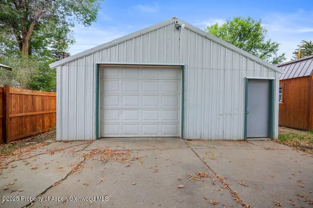 a view of backyard and tub