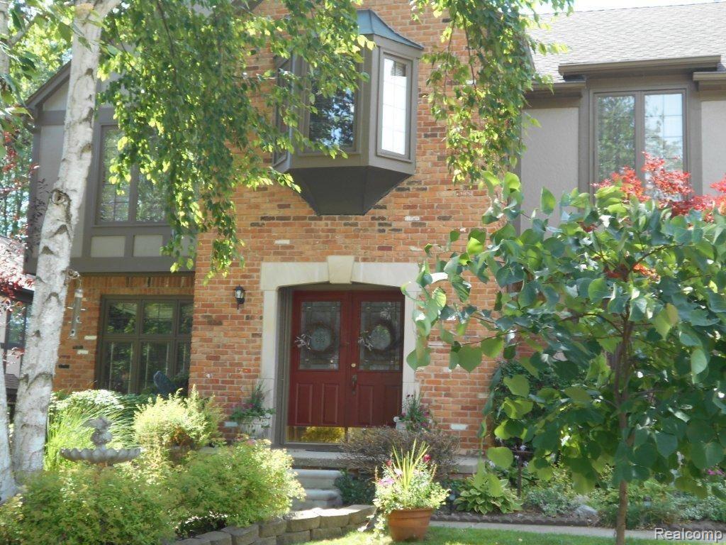 736 Stanford Circle Rochester, MI 48309 - Photo 2 of 41 DSCN0142.jpg