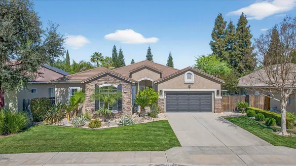 $679,000 | 2776 East Muncie Avenue, Fresno, CA 93720