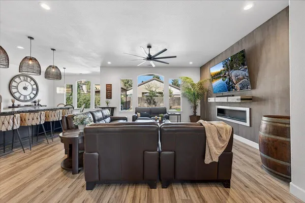 $679,000 | 2776 East Muncie Avenue, Fresno, CA 93720
