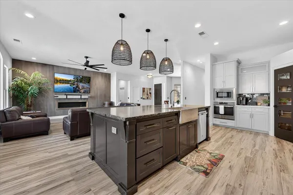$679,000 | 2776 East Muncie Avenue, Fresno, CA 93720