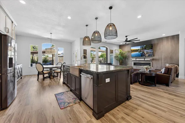 $679,000 | 2776 East Muncie Avenue, Fresno, CA 93720