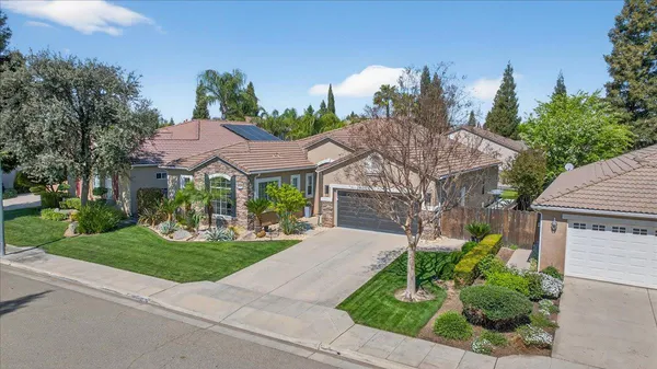 $679,000 | 2776 East Muncie Avenue, Fresno, CA 93720