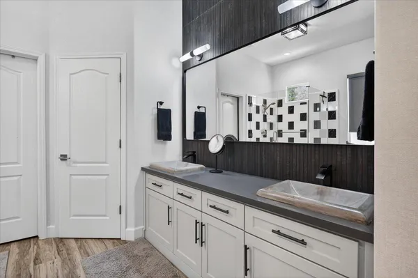 $679,000 | 2776 East Muncie Avenue, Fresno, CA 93720