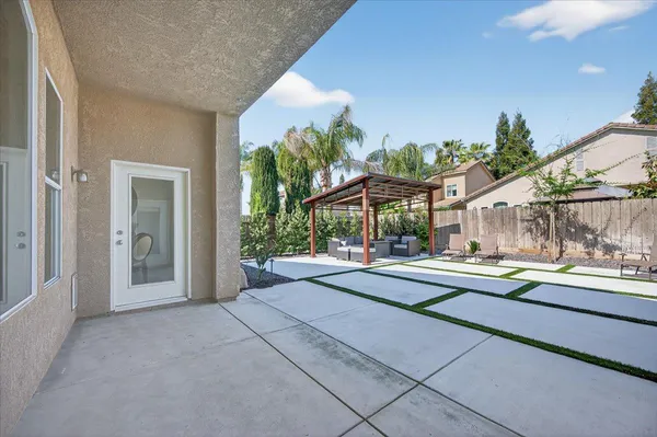 $679,000 | 2776 East Muncie Avenue, Fresno, CA 93720