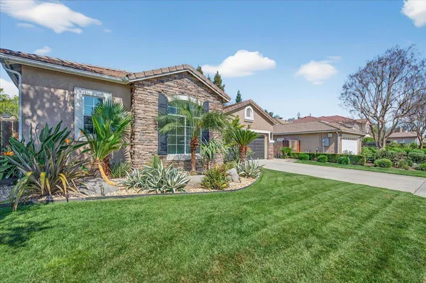 $679,000 | 2776 East Muncie Avenue, Fresno, CA 93720