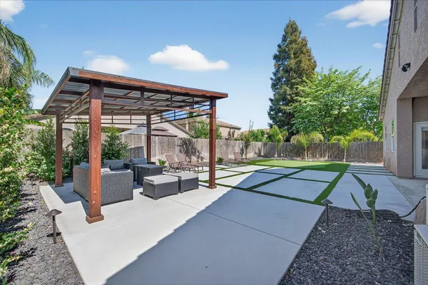 $679,000 | 2776 East Muncie Avenue, Fresno, CA 93720