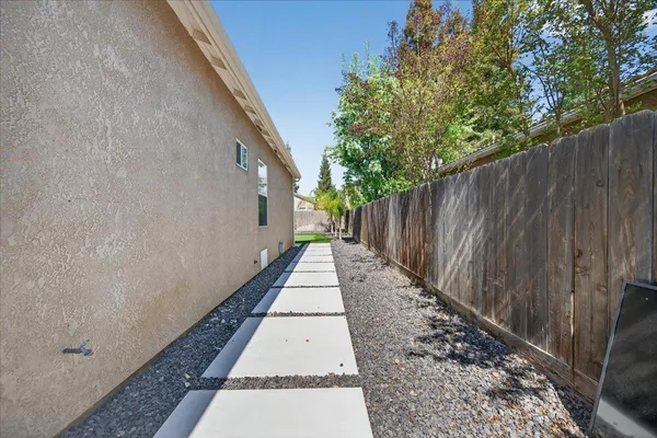 $679,000 | 2776 East Muncie Avenue, Fresno, CA 93720