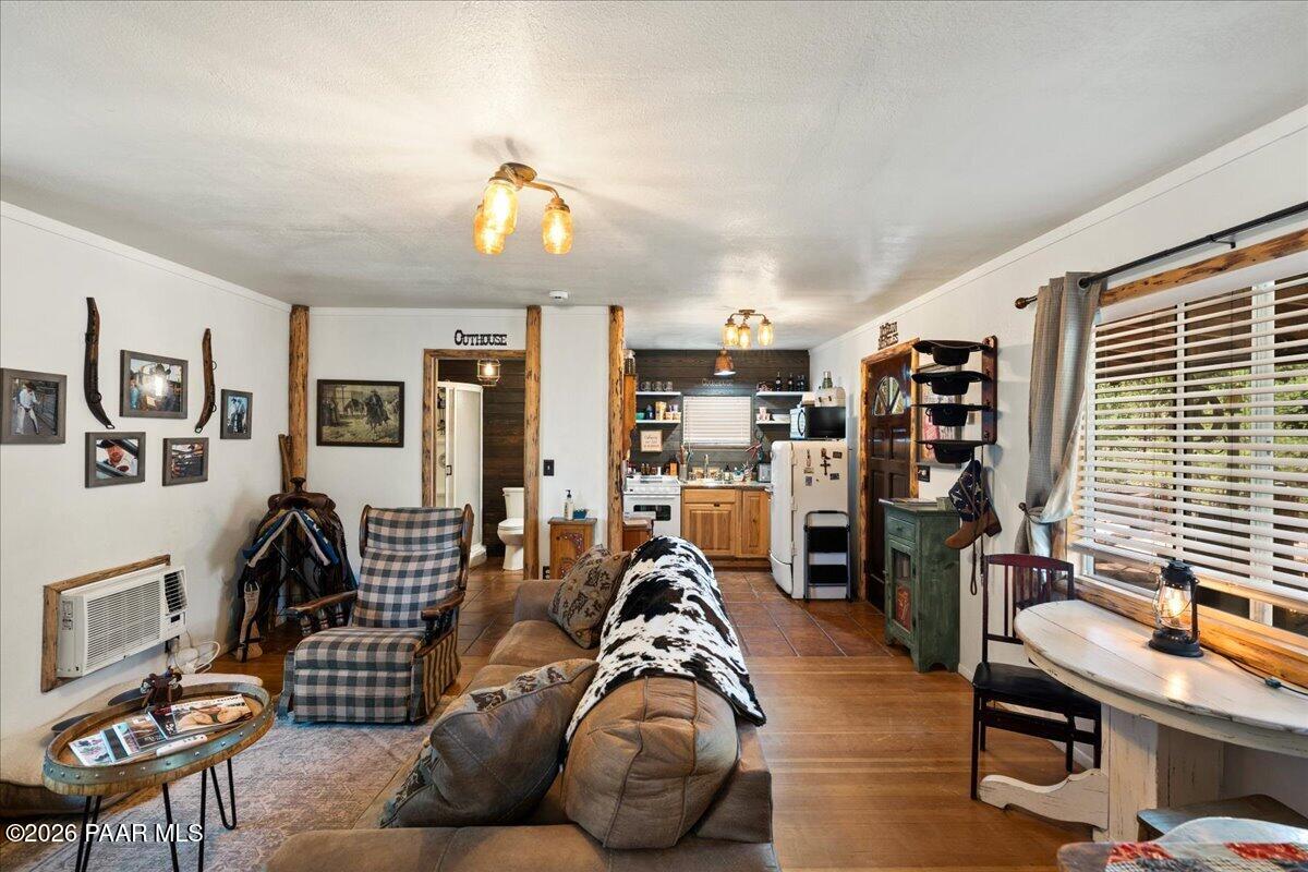 3803 East Sheldon Road Prescott, AZ 86303 - Photo 31 of 39 34-Living Room & Kitchen