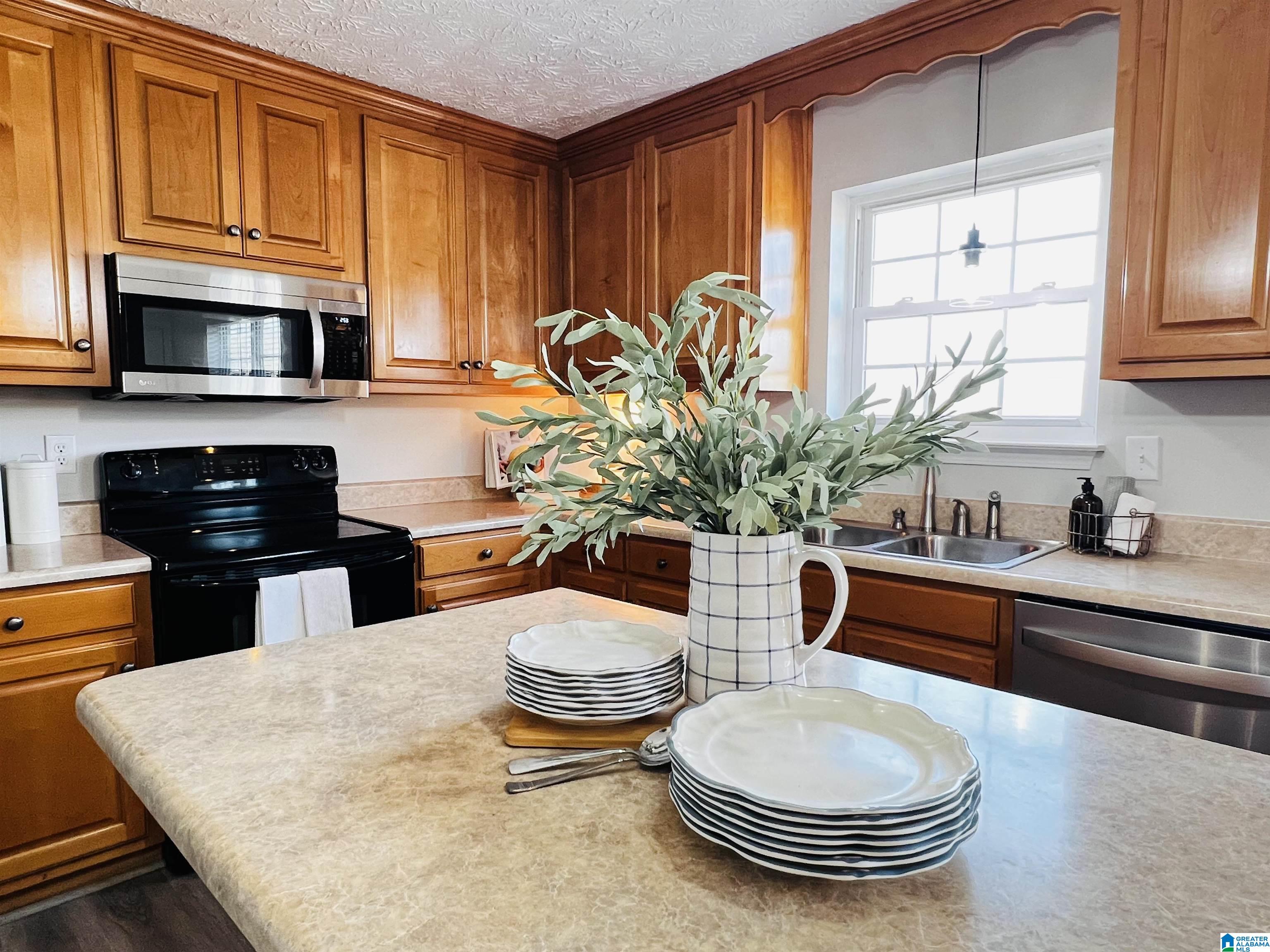 134 Austin Road Anniston, AL 36207 - Photo 3 of 46