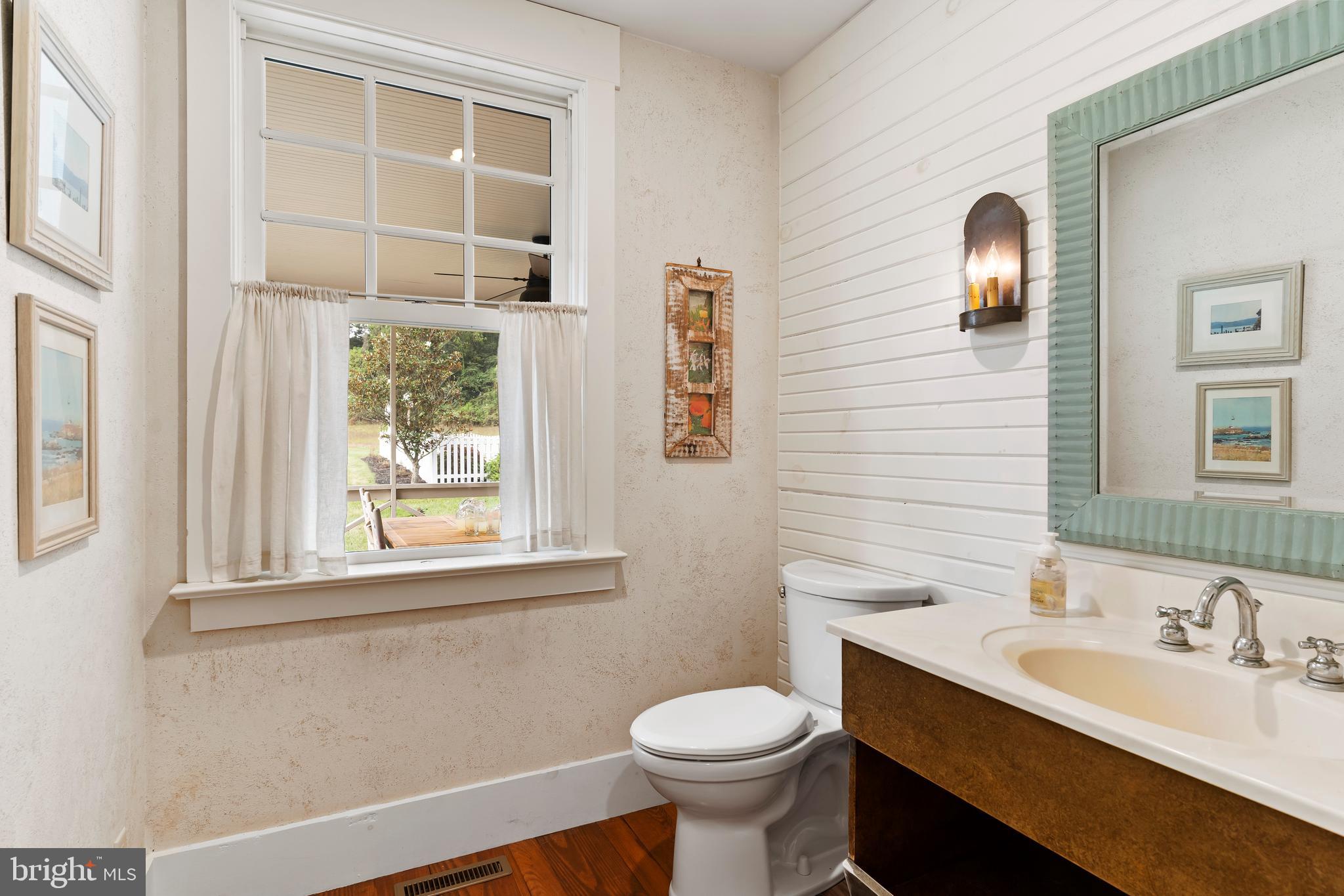 111 Old Stonehouse Road North Carlisle, PA 17015 - Photo 23 of 64 First Floor Half Bath