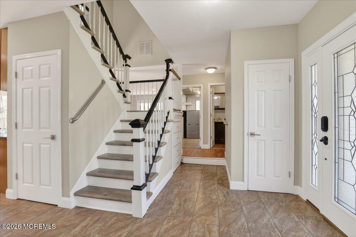 33 Ashford Road Jackson, NJ 08527 - Photo 9 of 71 09-Foyer