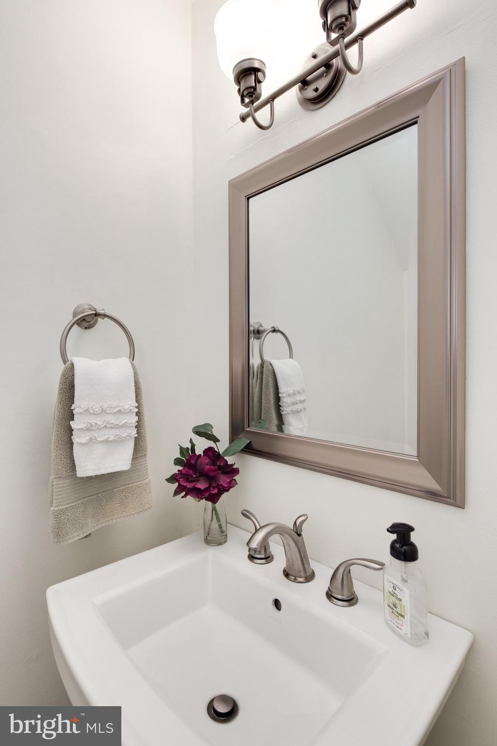 6003 Sunset Ridge Court Centreville, VA 20121 - Photo 15 of 26 Bath