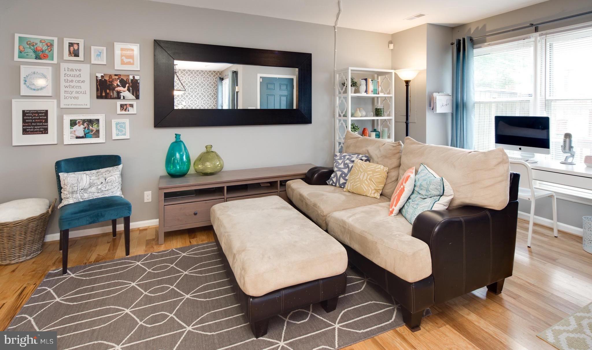 6003 Sunset Ridge Court Centreville, VA 20121 - Photo 4 of 26 Living Room