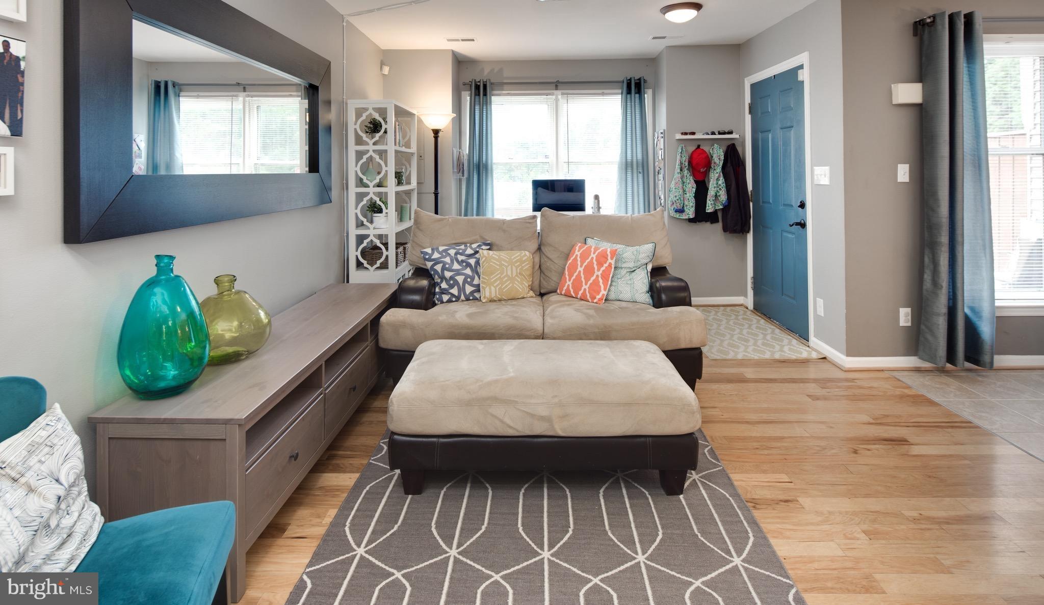 6003 Sunset Ridge Court Centreville, VA 20121 - Photo 5 of 26 Living Room