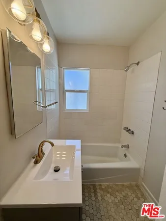 $3,295 | 1313 Douglas Street, Unit 1315, Los Angeles, CA 90026