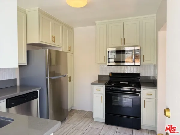 $3,295 | 1313 Douglas Street, Unit 1315, Los Angeles, CA 90026