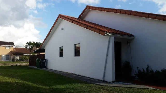 an empty room with a empty space