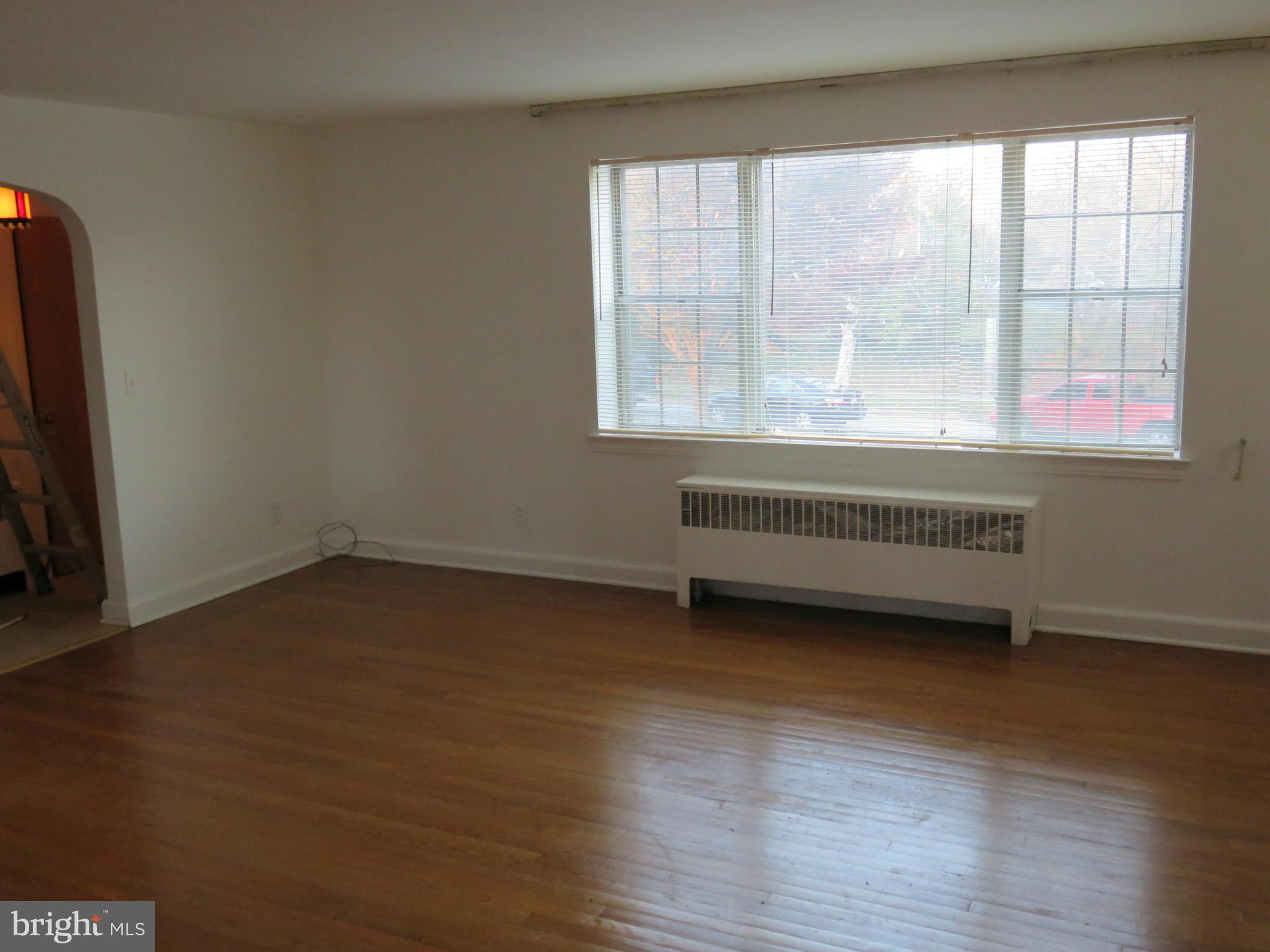 3347 Moravia Road Baltimore, MD 21214 - Photo 5 of 19 Living Room